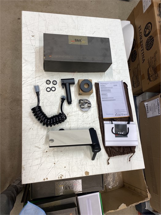 D&K Bayern DA1504545 Смеситель с гиг. душем, черный DA1504545