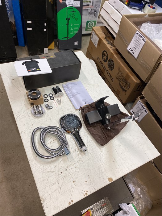 D&K BerlinTechnische DA1433315 Смеситель для ванны с длинным изливом, черный/хром DA1433315