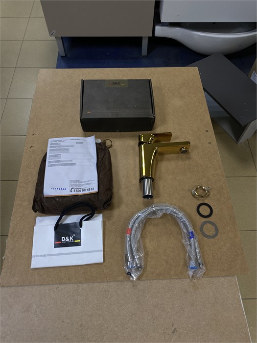 D&K DA1432103 BerlinTouro Смеситель для раковины, золото DA1432103