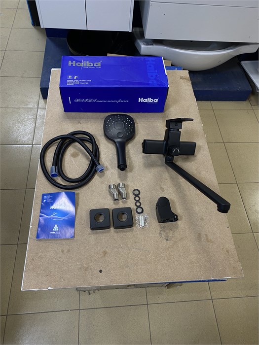 Haiba HB22615-7 Смеситель для ванны с изливом 35см и переключателем в корпусе, черный HB22615-7