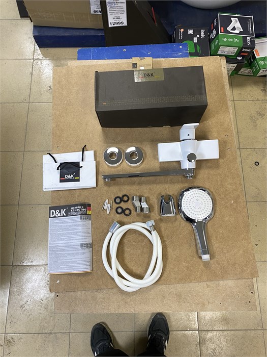 D&K Berlin.Steinbeis DA1433316 Смеситель для ванны с душем  длинный излив белый-хром DA1433316