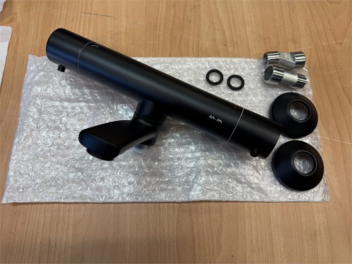 Am.Pm X-Joy BD F85A50022 Смеситель для ванны и душа терсмостат, поворотный излив, черный F85A50022