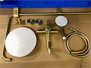 {{photo.Alt || photo.Description || 'IDDIS Aiger AIGMG3Fi06 Душевая система с тропическим душем и изливом, золотой матовый'}}