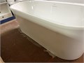Акриловая ванна BelBagno BB409-1700-800 пристенная, белая овальная, со сливом-переливом Размер: 170x80 см BB409-1700-800